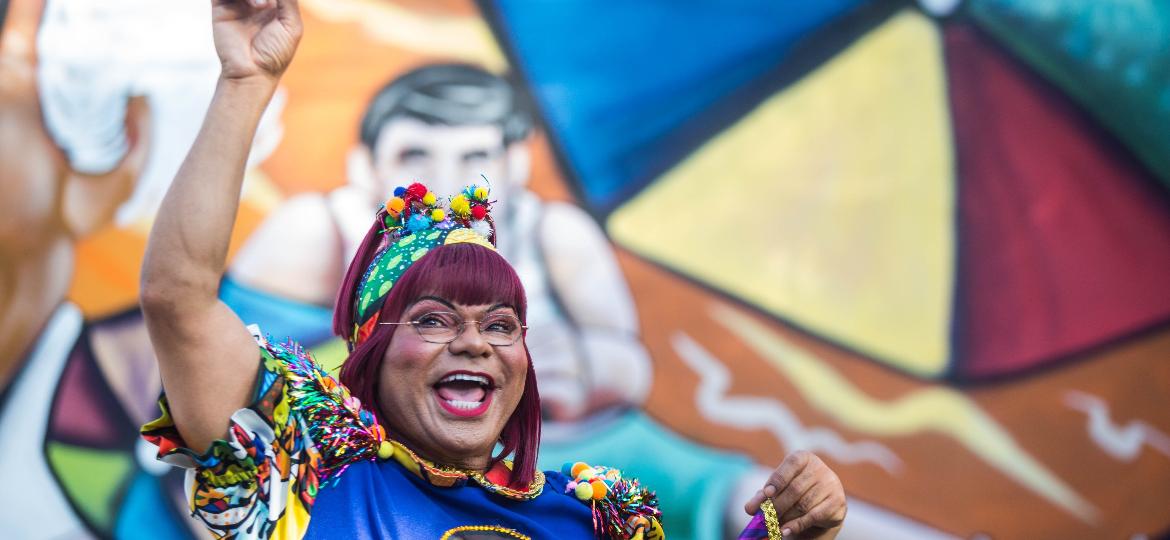 Há 30 anos, o ator Jeison Wallace interpreta Cinderela, personagem famosa no Carnaval do Recife - Ricardo Labastier/UOL