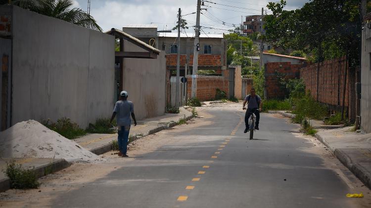 Mortes de pai e filhos aconteceram na rua Raio do Sol, em Camaçari - Rafael Martins/UOL - Rafael Martins/UOL