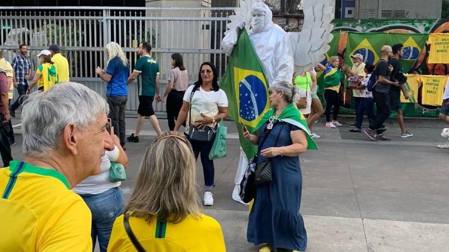 Eleitor pode votar com camisa do Brasil; manifestações de preferência política devem ser individuais e silenciosas