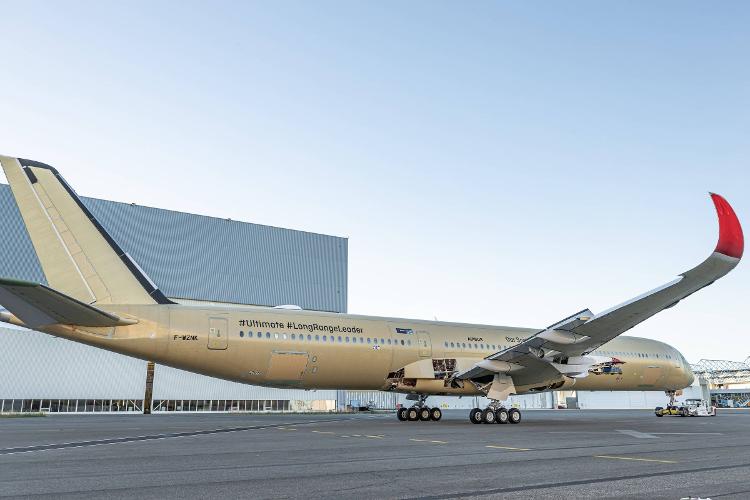 Aeronave A350-1000ULR, da companhia aérea australiana Qantas e da fabricante Airbus, em Toulouse, na França Aeronave A350-1000ULR, da companhia aérea australiana Qantas e da fabricante Airbus, em Toulouse, na França