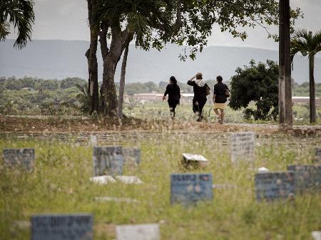 Cemitério municipal do Bom Jardim, região mais violenta de Fortaleza - Marília Camelo/UOL