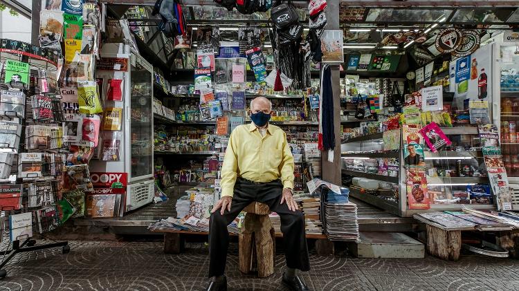 Salvador Neves volta a banca Estadão, onde deixou de trabalhar diariamente com a chegada da pandemia - Mariana Pekin/UOL - Mariana Pekin/UOL