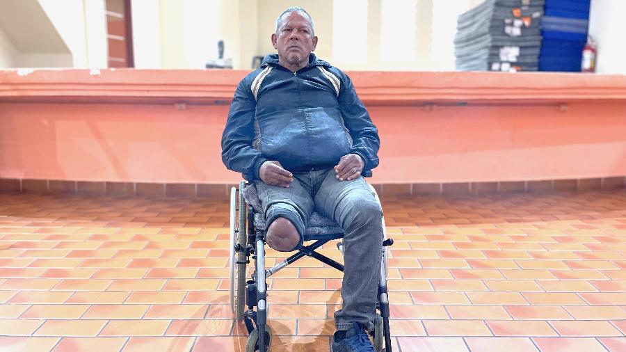 Eurico Pereira, 62, era o primeiro da fila durante a primeira Semana Nacional do Registro Civil em São Paulo - Tiago Dias/UOL