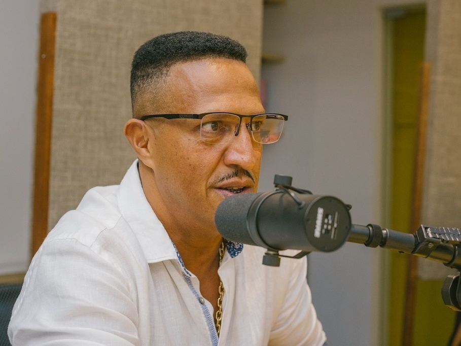 Com podcast, Mano Brown se revela o melhor entrevistador do ano