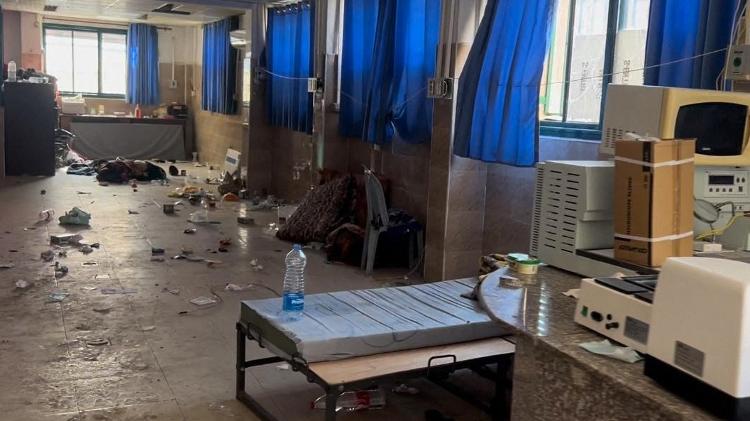 Hospital Nasser em Khan Yunis, no sul da Faixa de Gaza, invadido por militares israelenses