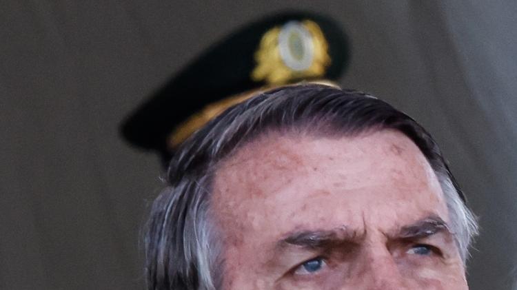 O então presidente Jair Bolsonaro em solenidade no Dia do Soldado em Brasília