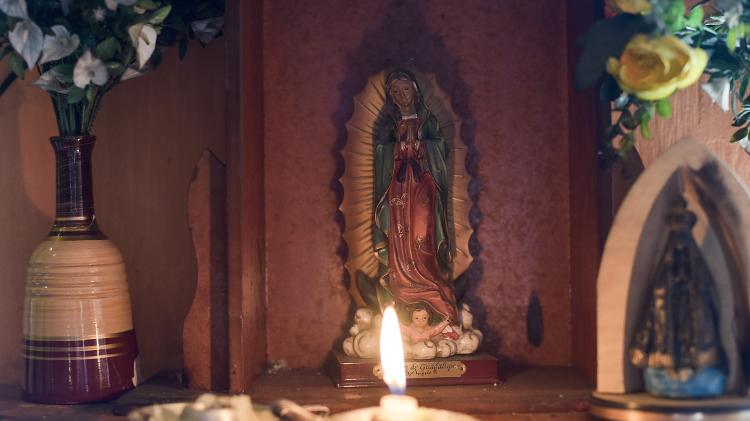 Altar en el restaurante Nuevo México, en Santana - Reinaldo Canato/UOL - Reinaldo Canato/UOL