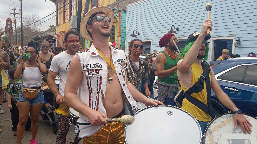 No Mardi Gras de New Orleans, presença do carnaval brasileiro está no samba e na predileção pelo arroz com feijão - Juliana Saporito/UOL