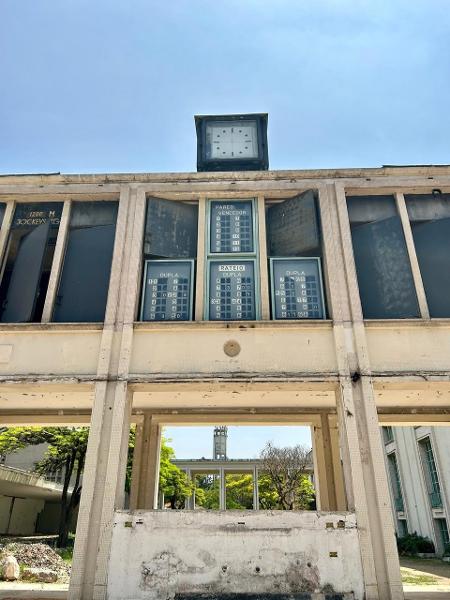 Estrutura com sinais de degradação atrás da Tribuna 1 do Jockey Club de São Paulo