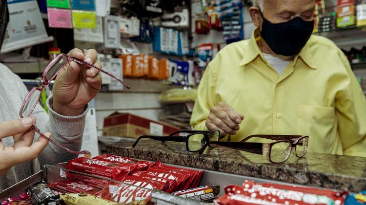 Seu Salvador, jornaleiro mais antigo de São Paulo - Mariana Pekin/UOL - Mariana Pekin/UOL
