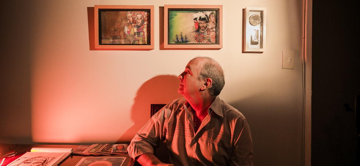 Claudio Gianfardoni, 59, marcou época fazendo capas de grandes clássicos da literatura para a editora Martin Claret - Keiny Andrade/UOL