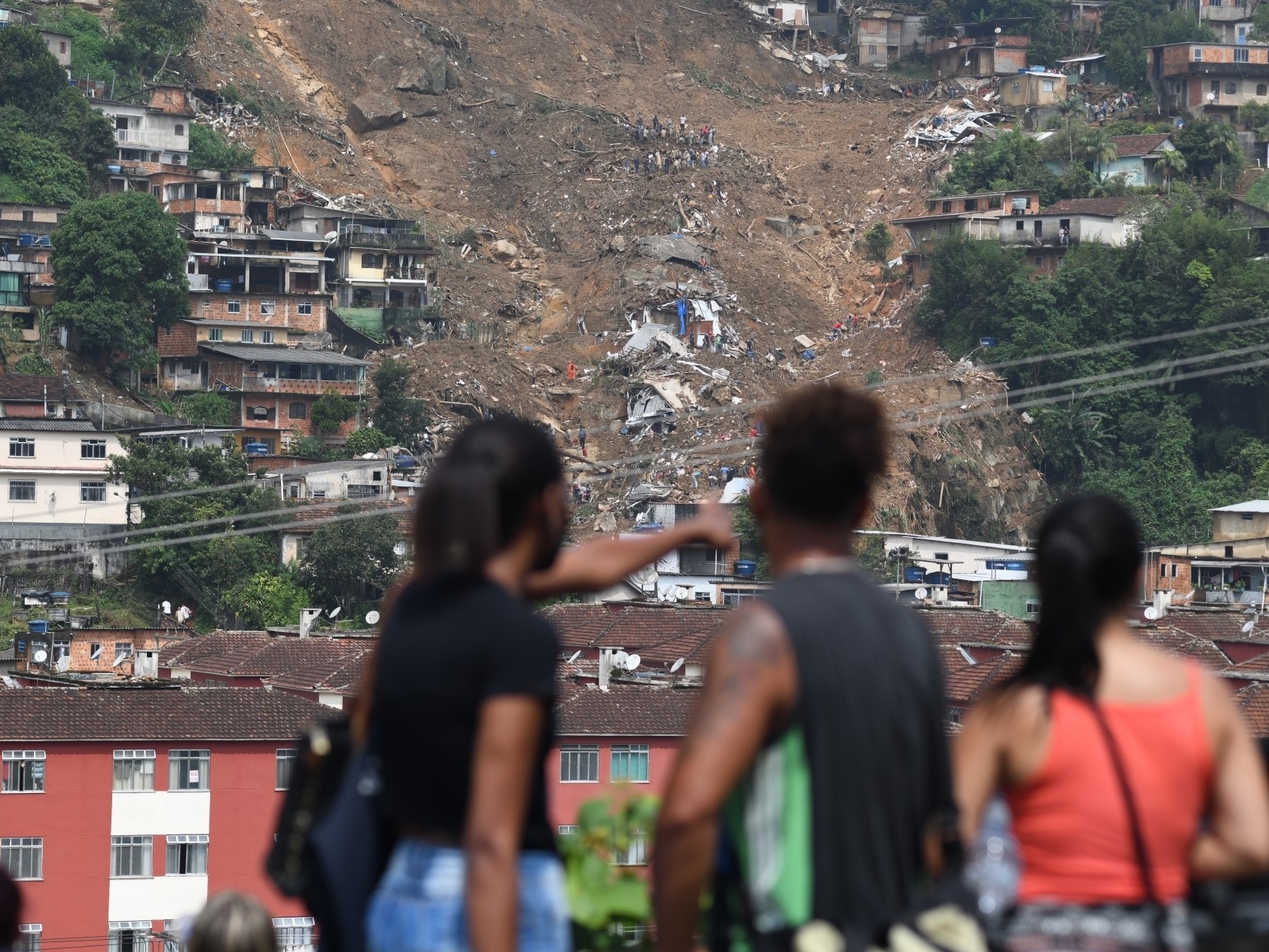 Dois lados do clima extremo na Europa: enchentes na Escandinávia e