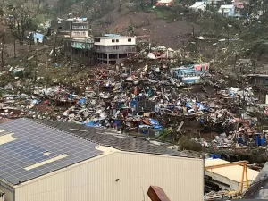 Centenas, talvez milhares podem ter morrido no ciclone de Mayotte, diz prefeito