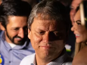 Em evento com Nunes, Tarcísio diz que Sabesp privatizada não será como Enel