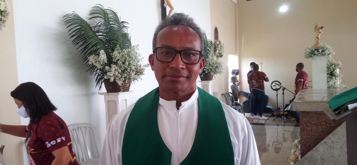 Padre Vanilson Souza volta ao altar para o "Carnaval com Cristo" no domingo (27), no Distrito Federal - Leandro Aguiar/UOL