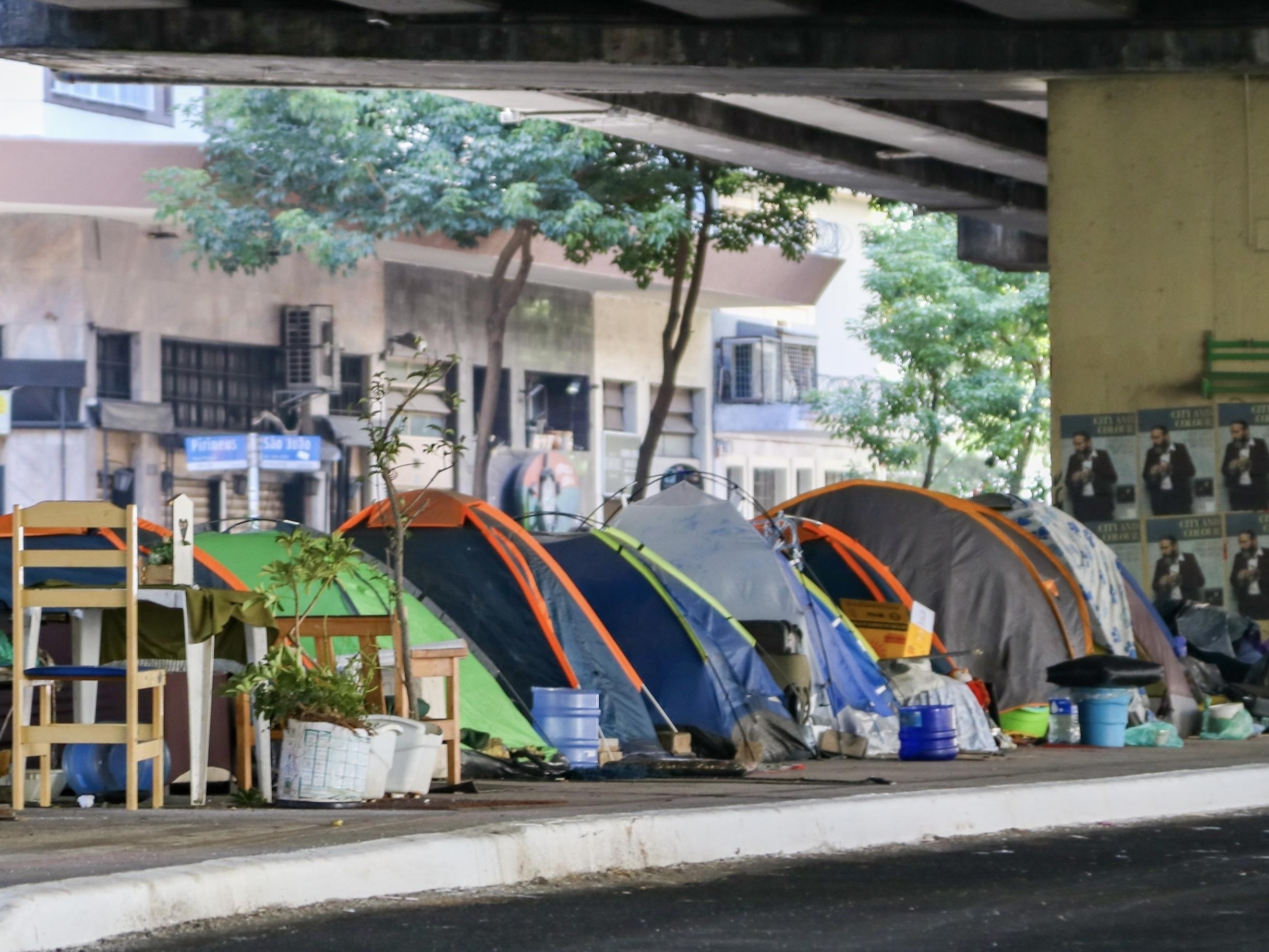 Em São Paulo, descaso com a Praça da Sé assusta moradores e visitantes