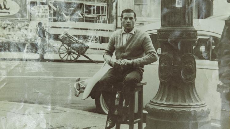 Salvador Neves, na frente da primeira banca em 1964 - Mariana Pekin/UOL - Mariana Pekin/UOL