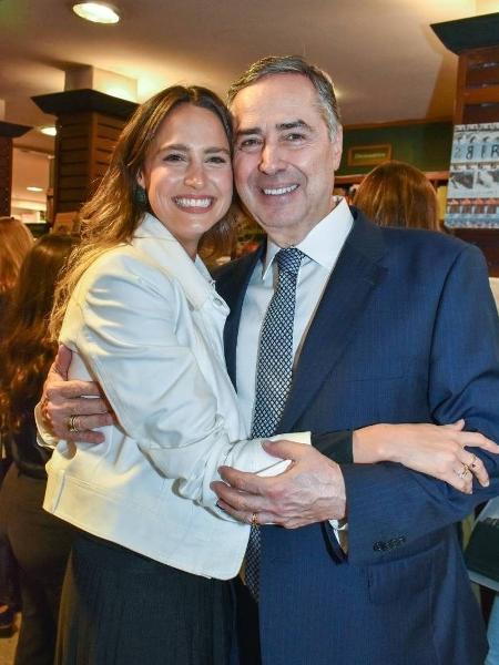 A advogada Luna van Brussel Barroso lança livro ao lado do pai, o ministro Luís Roberto Barroso, no Rio A advogada Luna van Brussel Barroso lança livro ao lado do pai, o ministro Luís Roberto Barroso, no Rio