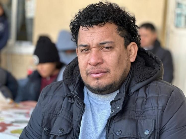 O venezuelano Hector Wiaxly: após duas tentativas de chegar aos EUA, ele hoje ganha a vida como o administrador do abrigo de imigrantes