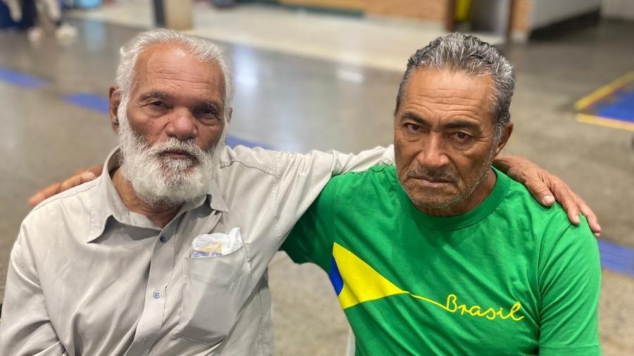 Davi Lima, 75, e Osmar Freire, 64, que vieram da Bahia: "Quem é patriota não quebra nada, não faz aquilo" - Jéssica Lima/UOL