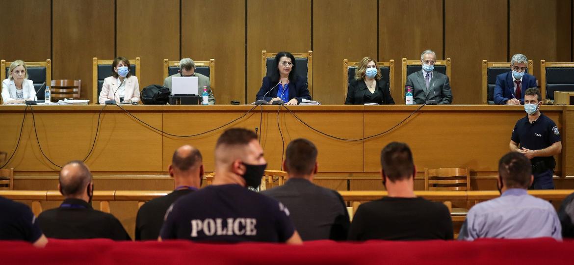 A presidente do júri, Maria Lepenioti, durante o julgamento de membros do Golden Dawn em Atenas - Alkis Konstantinidis/Reuters