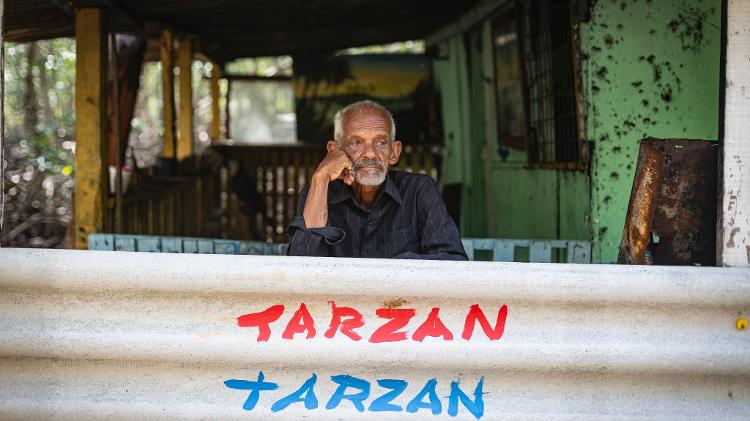 Amaro Tibúrcio, o homem que vive isolado numa ilha e se autodenomina o 'Tarzan pernambucano' - Rafael Bandeira/UOL - Rafael Bandeira/UOL