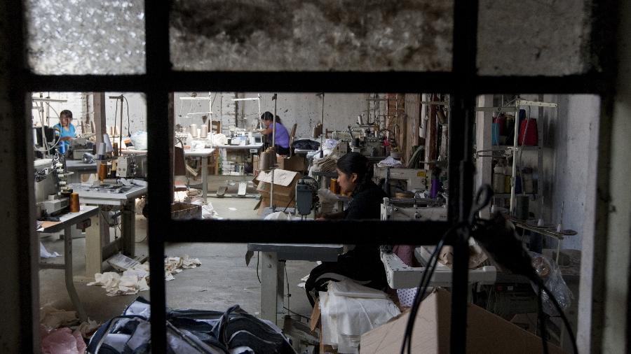 Bolivianos em trabalho análogo ao da escravidão - Apu Gomes/Folhapress