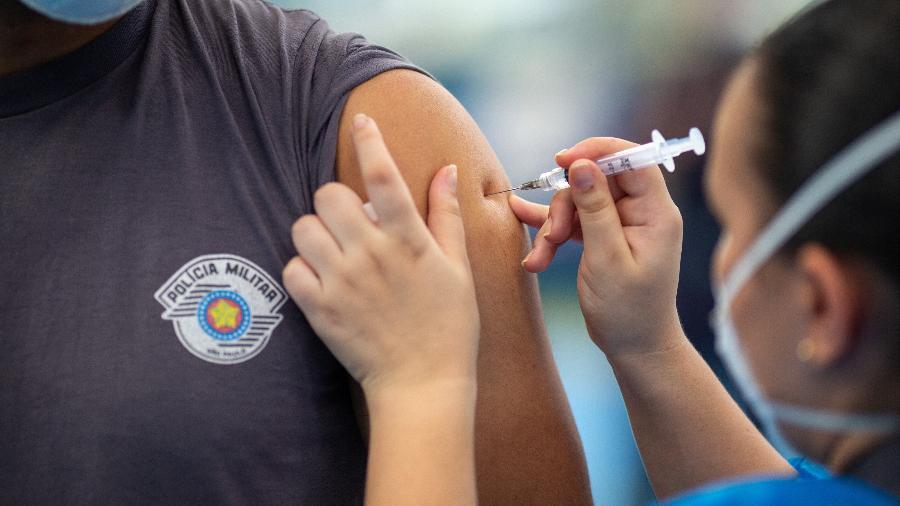 Cerca de 180 mil profissionais da segurança pública de SP foram vacinados, segundo o governo do estado - Danilo Verpa/Folhapress
