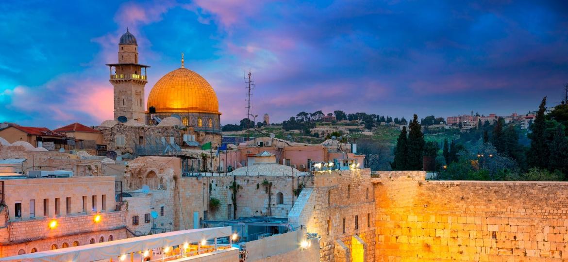 Jerusalém: Muro das Lamentações, um dos lugares mais sagrados para judeus; ao fundo a mesquita de dAl-Aqsa, local sagrado para muçulmanos - Rudolph Balasko