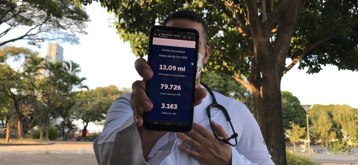 Aluísio*, médico formado em 2019 que virou intensivista durante a pandemia - Manuel Marçal/UOL