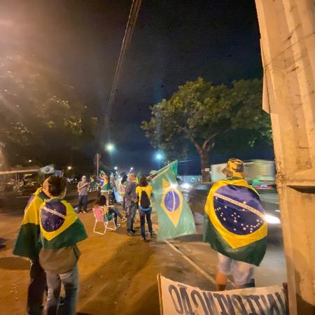 Manifestação golpista em frente a quartel em Goiânia na véspera de Natal - Théo Mariano/UOL