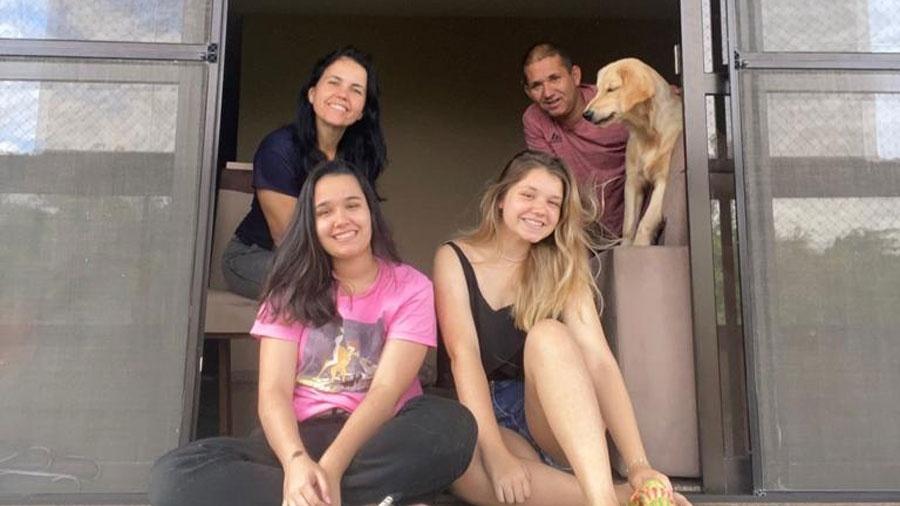  Família de Camille Freitas, 20, na Zona Oeste do Rio depois de sair da Baixada: "Fomos expulsos" - Arquivo pessoal