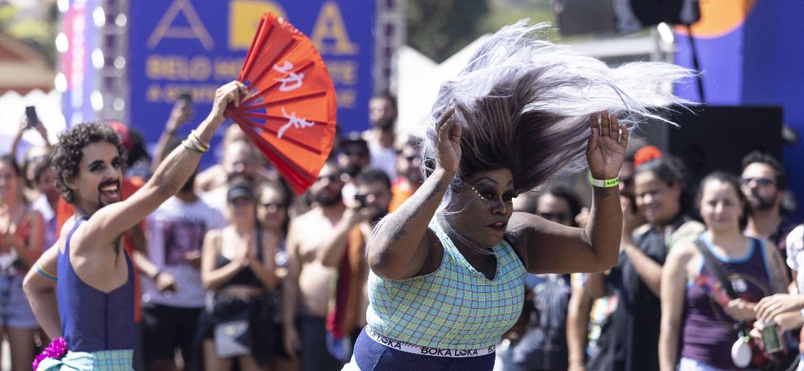 Aberto a "todas, todos e todes": desde 2015, o Campeonato Interdrag de Gaymada, intervenção urbana da companhia de teatro Toda Deseo, já reuniu mais de 50 mil participantes - Marcus Desimoni/UOL