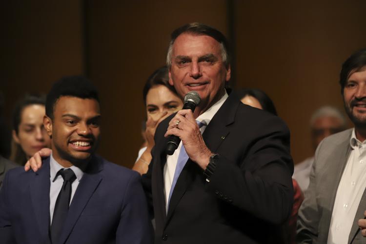 25.mar.24| Fernando Holiday e o ex-presidente Jair Bolsonaro, em São Paulo