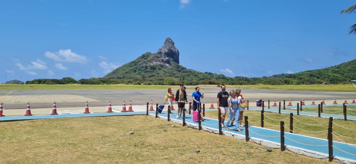 Fernando de Noronha distribui cestas básicas para moradores da Ilha