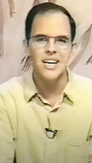 Benjamin Teixeira de Aguiar em 1994, aos 23 anos, quando apresentava um programa de TV sobre espiritualidade - Arquivo pessoal - Arquivo pessoal