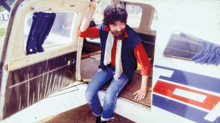 Raul Seixas em Itaituba (PA) durante turnê por garimpos amazônicos, em 1985 Raul Seixas em Itaituba (PA) durante turnê por garimpos amazônicos, em 1985