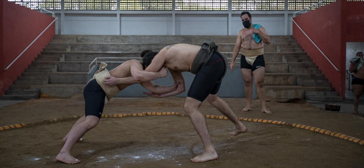 Treino de sumô no centro esportivo Mie Nishi, na zona norte de São Paulo: é o único ginásio público para prática da luta fora do Japão - André Porto/UOL