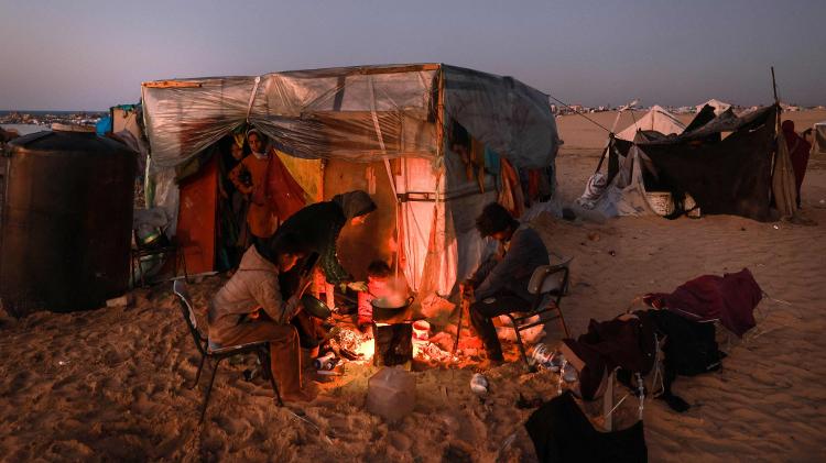 11.03.2024 - Palestinos compartilham fornos e banheiros em Rafah 