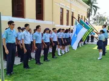 Escolas militarizadas crescem no Brasil e chegam até ao sistema Sesc