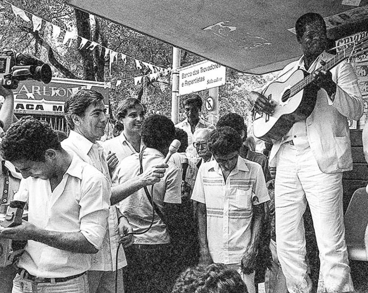 O escritor Mario Vargas Llosa durante viagem pela Bahia, no ano de 1979 O escritor Mario Vargas Llosa durante viagem pela Bahia, no ano de 1979