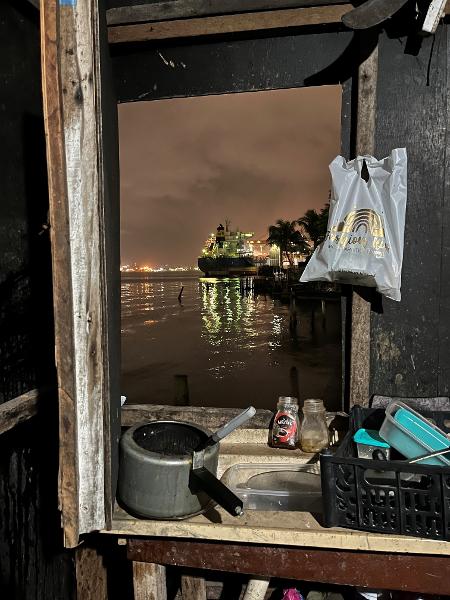 Vista de barraco na favela Sítio Conceiçãozinha, no Guarujá