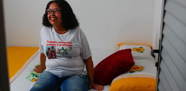 Maria do Carmo de Jesus, no quarto de seu apartamento no condomínio 27 de Abril, em Salvador