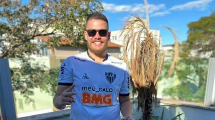 O jovem atleticano, formado em Direito, foi baleado em frente à casa de uma amiga quando comemorava o resultado das eleições - Reprodução