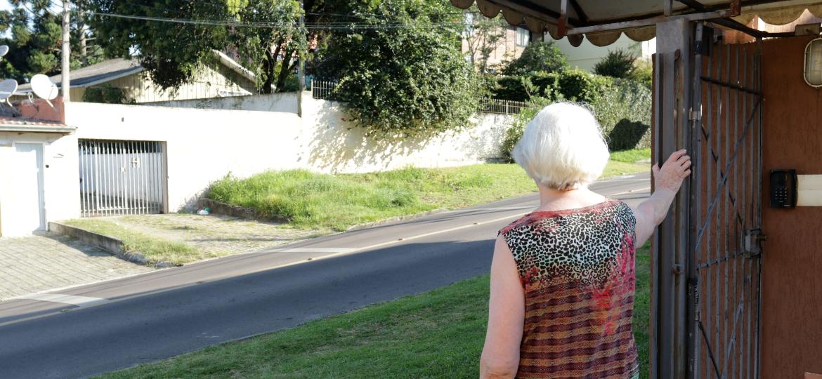 Vizinha do local onde ocorreu a chacina no bairro Portão, em Curitiba - Theo Marques/UOL