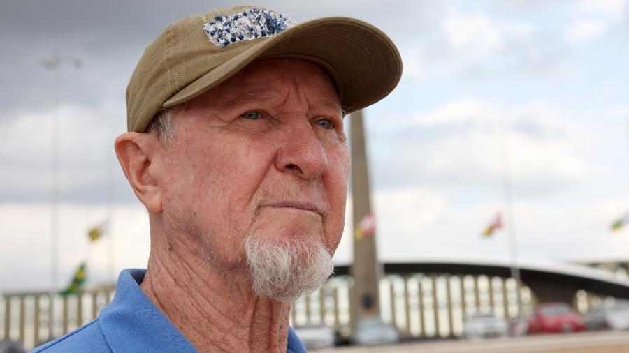 O engenheiro João Casimirov em frente à Praça dos Cristais, em Brasília: ex-militante da ALN foi torturado na ditadura - Ana Lima/UOL