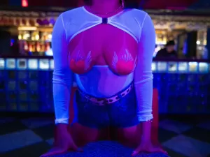 'Vira o fervo': clube Las Vegas, no Rio, tem dark room só para mulheres
