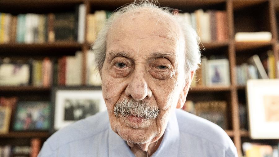 O advogado e deputado Almino Affonso, 94, estava estava ao lado de João Goulart no momento do golpe, primeiro como ministro do Trabalho e depois na liderança da bancada do PTB na Câmara