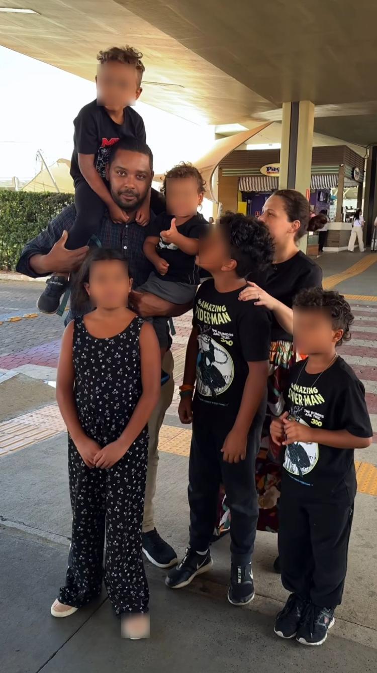 Frilei Brás posa com a família