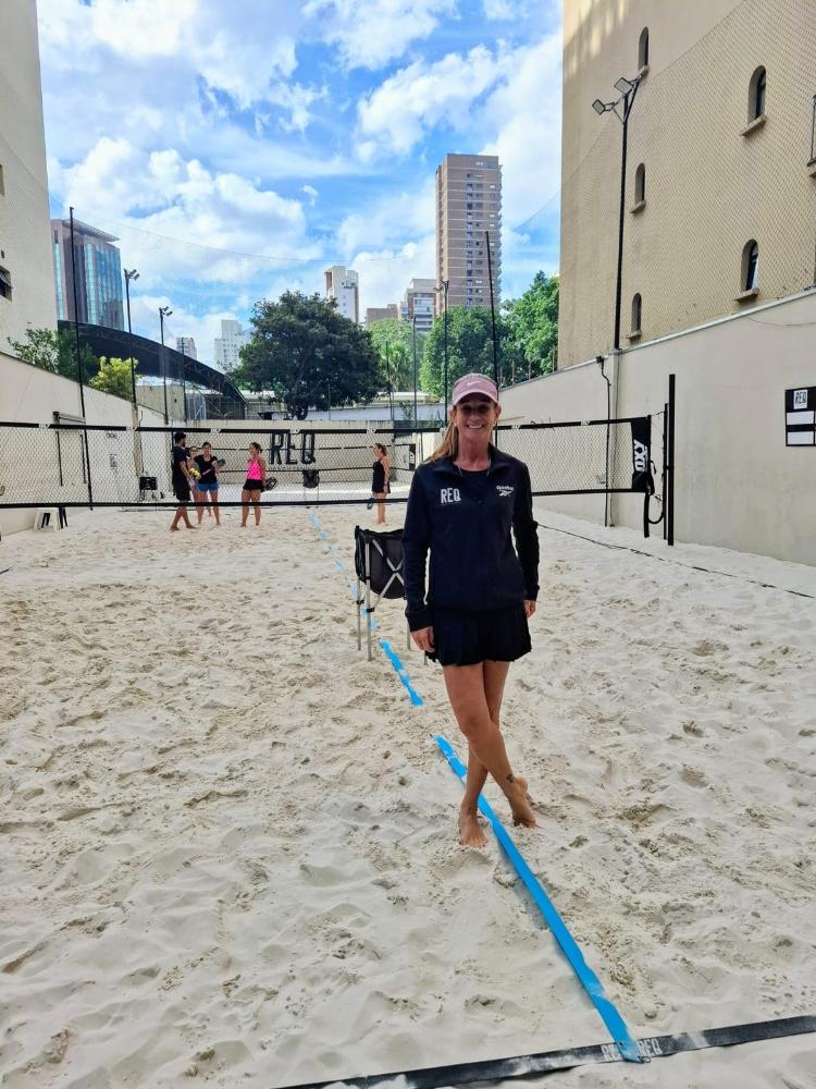 Regina Queiroz é proprietária da REQ Beach Tennis Itaim Regina Queiroz é proprietária da REQ Beach Tennis Itaim